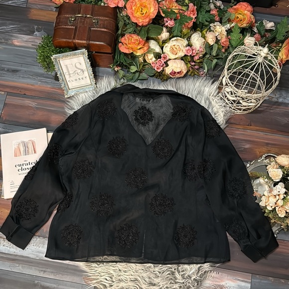 Elegant Black 100% Silk Floral Embellished Button-Up Blouse - Picture 9 of 9
